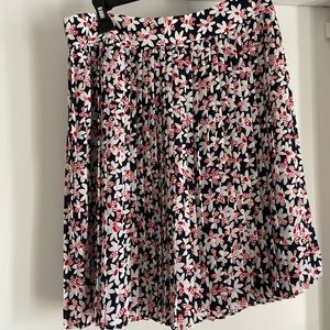 Adorable floral pleated J Crew skirt sz 8
